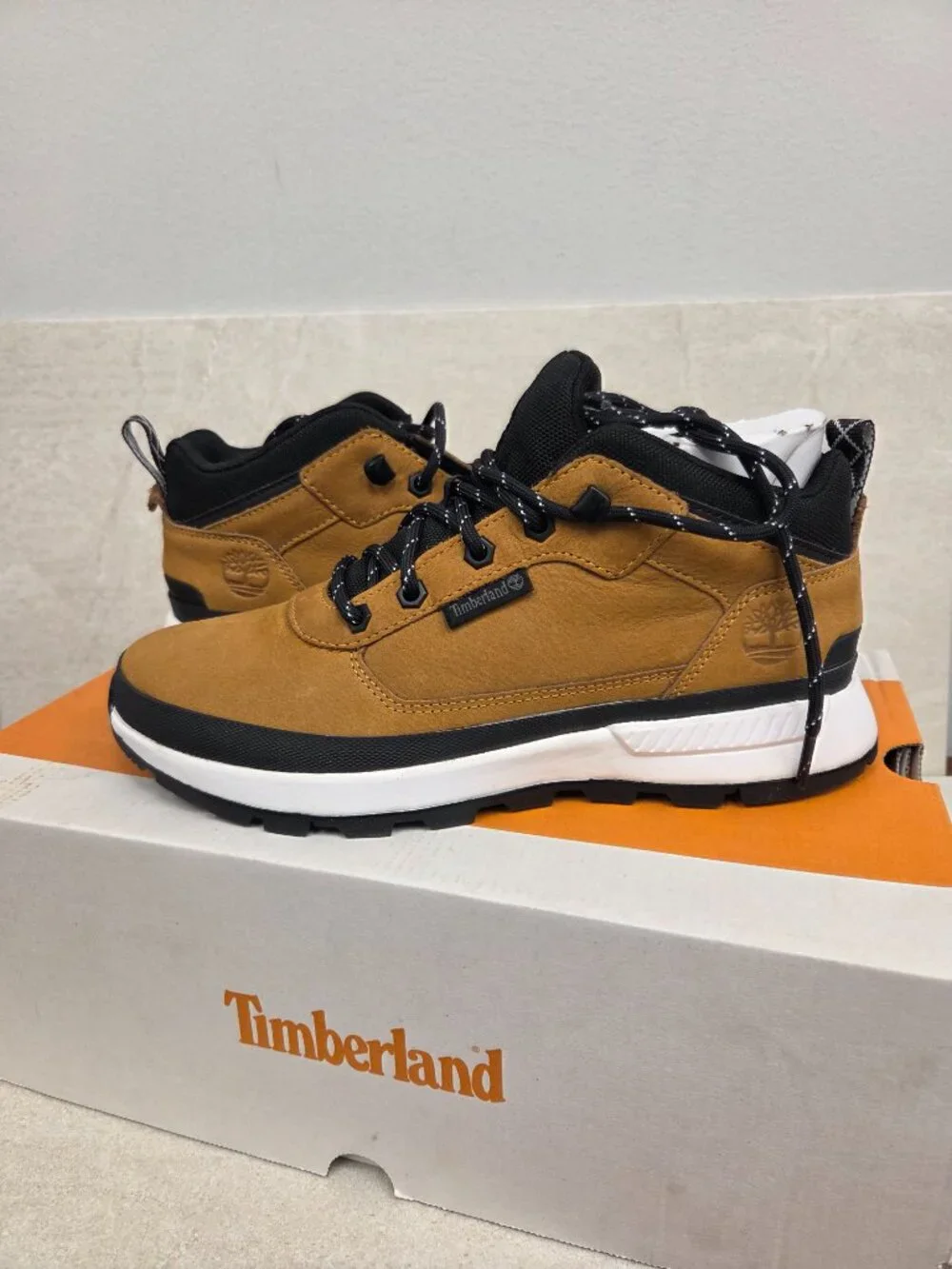 Timberland Men's Field Trekker Sneakers New in Box Size 7.5 Men's Wheat